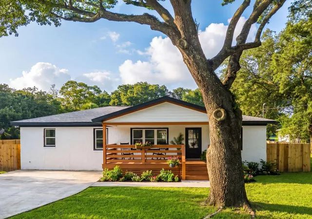 Photo 1 of Single family home for sale at 1871 Grimball Rd, Charleston, SC 29412 | MLS# 26025098 | Listing updated on 2026-09-18