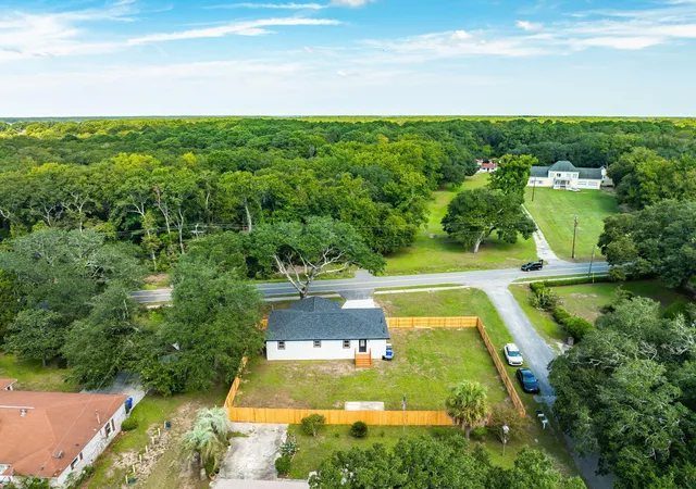 Photo 2 of Single family home for sale at 1871 Grimball Rd, Charleston, SC 29412 | MLS# 26025098 | Listing updated on 2026-09-18