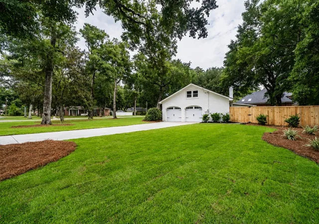 Photo 4 of Single family home for sale at 865 Evans Rd, Charleston, SC 29412 | MLS# 26024745 | Listing updated on 2026-09-05