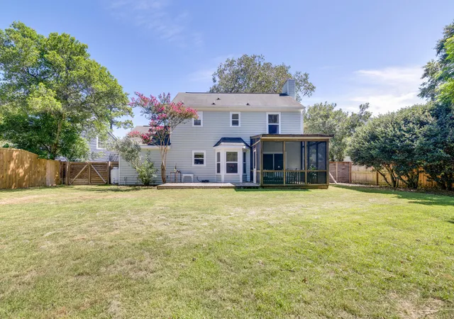 Photo 3 of Single family home for sale at 1427 Oaklanding Rd, Mount Pleasant, SC 29464 | MLS# 26025333 | Listing updated on 2026-09-15