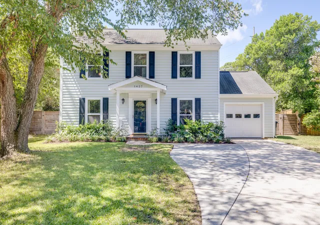 Photo 4 of Single family home for sale at 1427 Oaklanding Rd, Mount Pleasant, SC 29464 | MLS# 26025333 | Listing updated on 2026-09-15