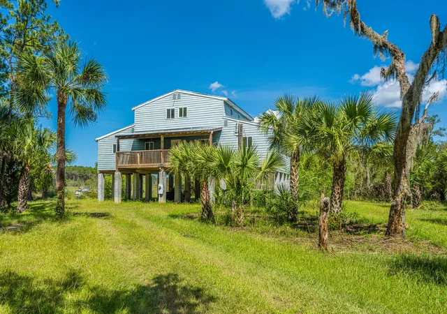 Photo 1 of Single family home for sale at 3255 Lowtide Ln, Edisto Island, SC 29438 | MLS# 26026643 | Listing updated on 2026-10-19