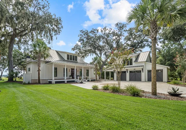 Photo 1 of Single family home for sale at 250 Distant Is Dr, Beaufort, SC 29907 | MLS# 26025837 | Listing updated on 2026-09-15
