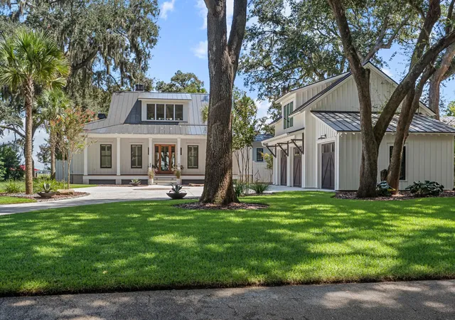 Photo 2 of Single family home for sale at 250 Distant Is Dr, Beaufort, SC 29907 | MLS# 26025837 | Listing updated on 2026-09-15