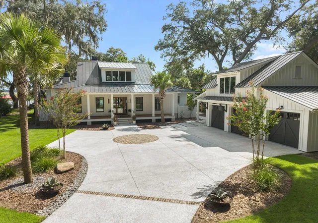 Photo 3 of Single family home for sale at 250 Distant Is Dr, Beaufort, SC 29907 | MLS# 26025837 | Listing updated on 2026-09-15
