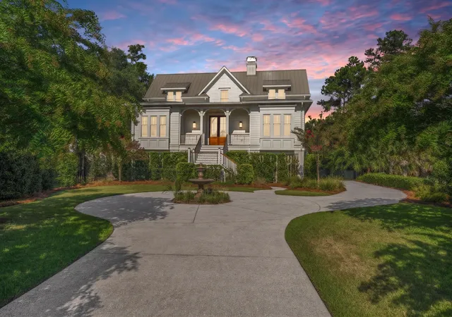 Photo 2 of Single family home for sale at 4886 Sound View Dr, Mount Pleasant, SC 29466 | MLS# 26025205 | Listing updated on 2026-09-11