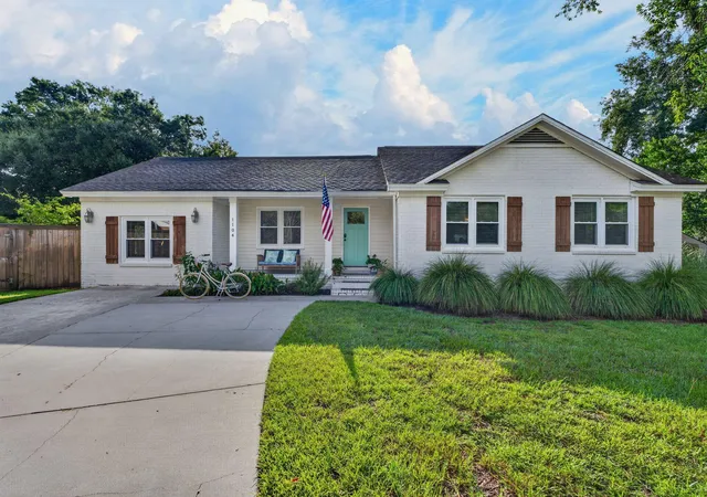 Photo 4 of Sale Pending at 1104 Short River Ct, Mount Pleasant, SC 29464 | MLS# 26025237 | Listing updated on 2026-09-13