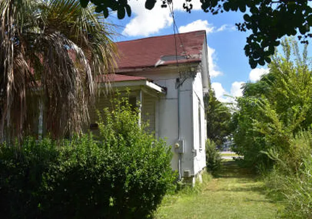 Photo 2 of Single family home for sale at 332 N Church St, Florence, SC 29506 | MLS# 26025634 | Listing updated on 2026-09-21