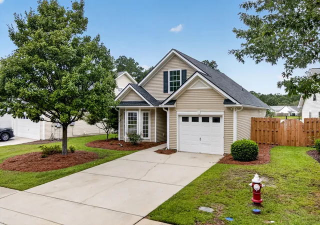 Photo 3 of Single family home for sale at 4832 Carnoustie Ct, Summerville, SC 29485 | MLS# 26026836 | Listing updated on 2026-10-02