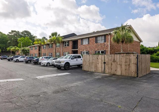 Photo 3 of Townhouse for sale at 415 Parkdale Dr #2F, Charleston, SC 29414 | MLS# 26025374 | Listing updated on 2026-09-09