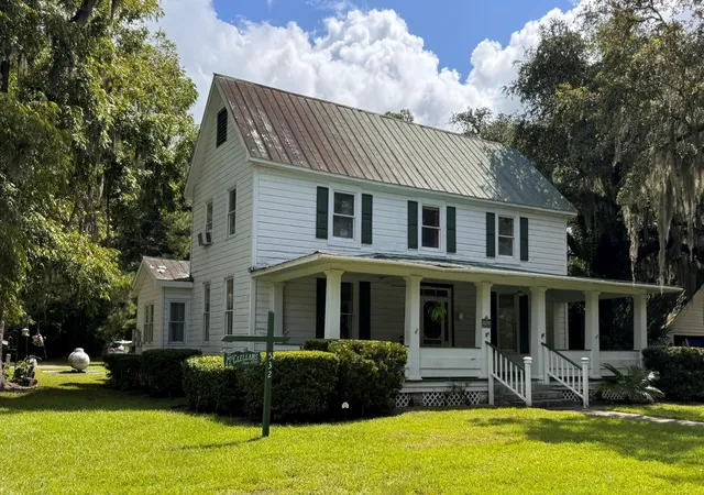 Photo 1 of Single family home for sale at 532 Pinckney St, Mc Clellanville, SC 29458 | MLS# 26025471 | Listing updated on 2026-09-21