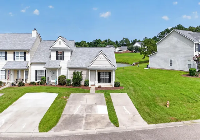 Photo 2 of Townhouse for sale at 118 Lake Jogassee Dr, Summerville, SC 29485 | MLS# 26025803 | Listing updated on 2026-10-14
