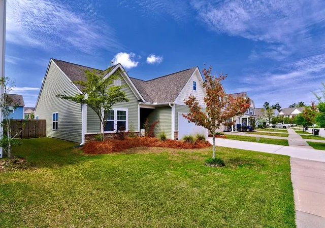 Photo 3 of Single family home for sale at 334 Dunlin Dr, Summerville, SC 29486 | MLS# 26027617 | Listing updated on 2026-10-10