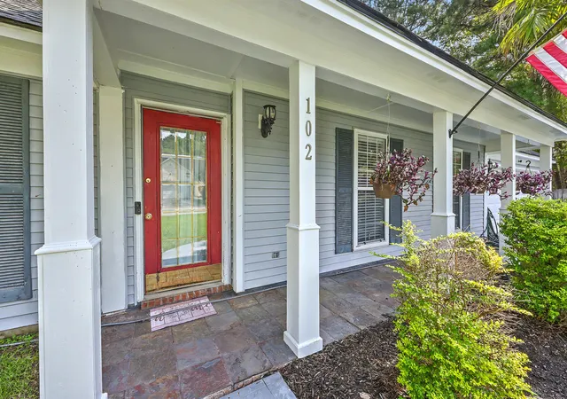 Photo 3 of Single family home for sale at 102 Dockwell Ln, Summerville, SC 29485 | MLS# 26024667 | Listing updated on 2026-10-08