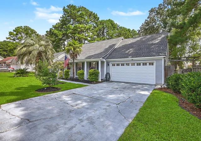 Photo 3 of Single family home for sale at 102 Dockwell Ln, Summerville, SC 29485 | MLS# 26024667 | Listing updated on 2026-10-08