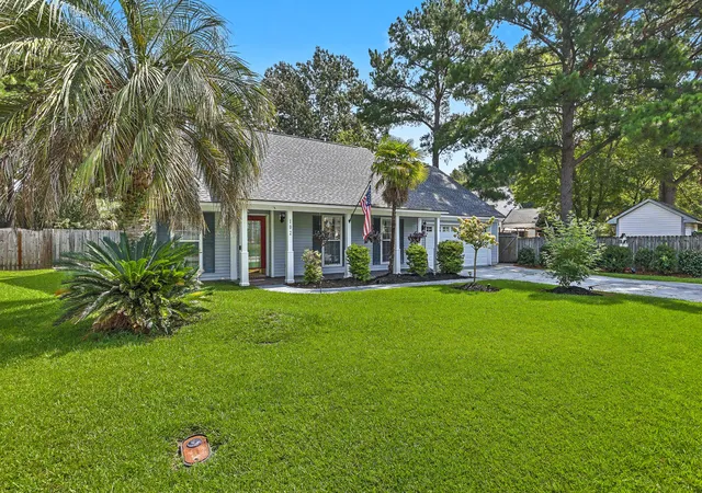 Photo 4 of Single family home for sale at 102 Dockwell Ln, Summerville, SC 29485 | MLS# 26024667 | Listing updated on 2026-10-08