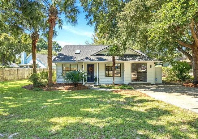 Photo 1 of Single family home for sale at 1506 E Crossing Ln, Mount Pleasant, SC 29466 | MLS# 26025949 | Listing updated on 2026-10-19