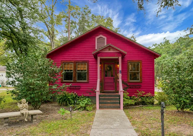 Photo 3 of Single family home for sale at 417 Black St, Walterboro, SC 29488 | MLS# 26028046 | Listing updated on 2026-10-10