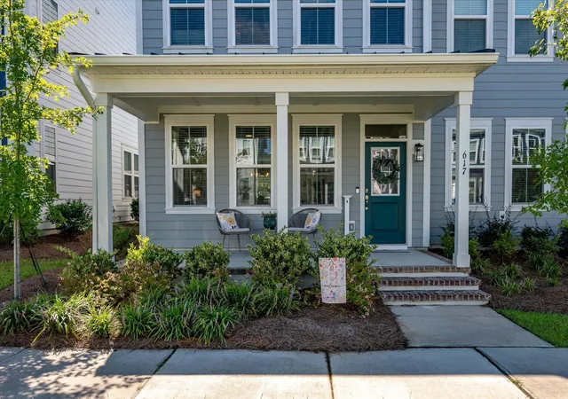 Photo 2 of Townhouse for sale at 617 Southview Ln, Summerville, SC 29486 | MLS# 26024919 | Listing updated on 2026-09-10