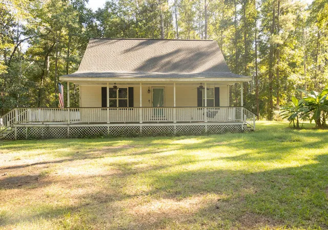Photo 3 of Single family home for sale at 69 Nuthatch Ln, Cottageville, SC 29435 | MLS# 26025046 | Listing updated on 2026-10-16