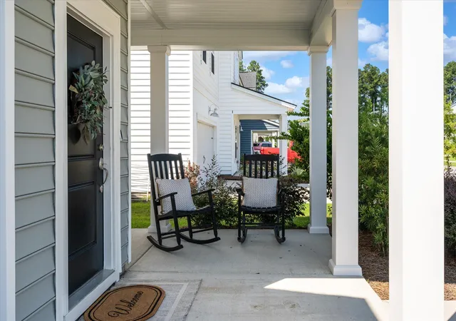 Photo 3 of Single family home for sale at 122 Woodland Oak Way, Summerville, SC 29485 | MLS# 26025901 | Listing updated on 2026-10-20