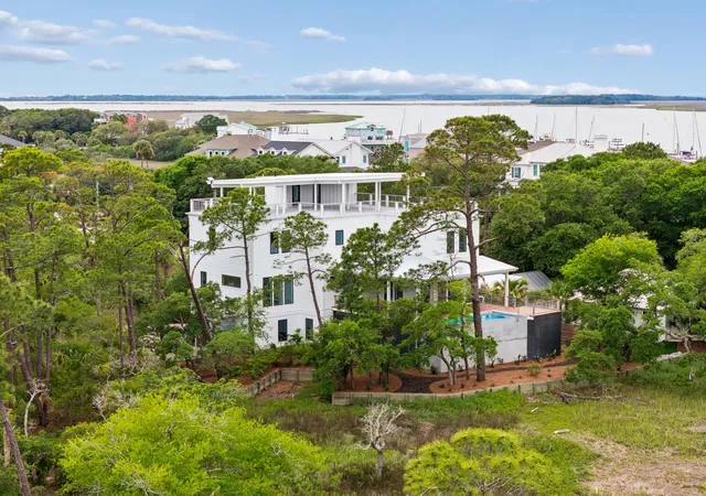Photo 2 of Single family home for sale at 2 Red Sunset Ln, Folly Beach, SC 29439 | MLS# 26025292 | Listing updated on 2026-09-08