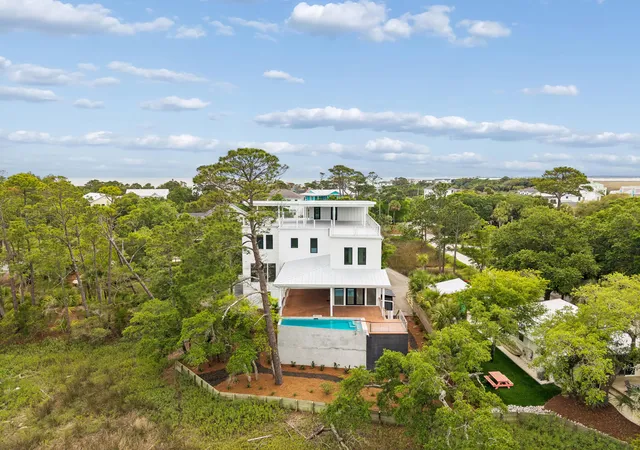 Photo 3 of Single family home for sale at 2 Red Sunset Ln, Folly Beach, SC 29439 | MLS# 26025292 | Listing updated on 2026-09-08