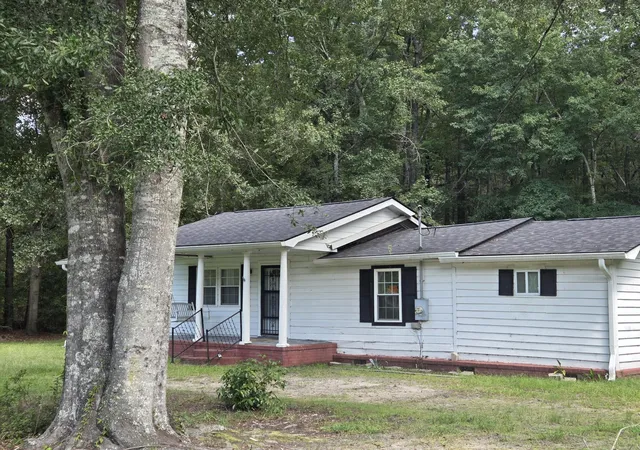 Photo 1 of Single family home for sale at 2202 S Highway 61, Ridgeville, SC 29472 | MLS# 26025088 | Listing updated on 2026-09-21