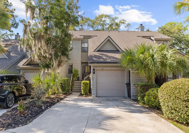 Photo 3 of Townhouse for sale at 1043 Marsh Ct Ln, Mount Pleasant, SC 29464 | MLS# 26027120 | Listing updated on 2026-10-22