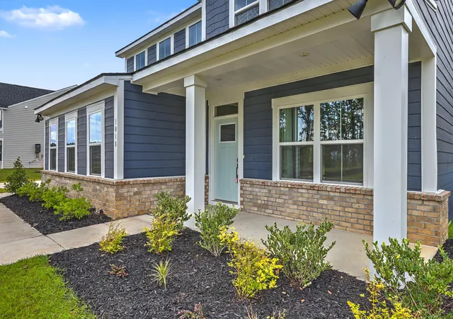 Photo 3 of Single family home for sale at 1018 Lacebark Dr, Ridgeville, SC 29472 | MLS# 26025612 | Listing updated on 2026-09-22