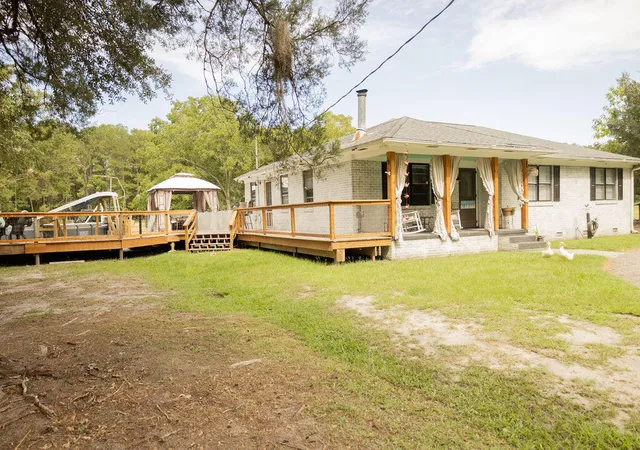 Photo 1 of Single family home for sale at 10007 Jacksonboro Rd, Cottageville, SC 29435 | MLS# 26025525 | Listing updated on 2026-10-02