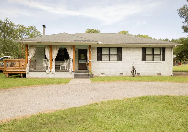 Photo 3 of Single family home for sale at 10007 Jacksonboro Rd, Cottageville, SC 29435 | MLS# 26025525 | Listing updated on 2026-10-02