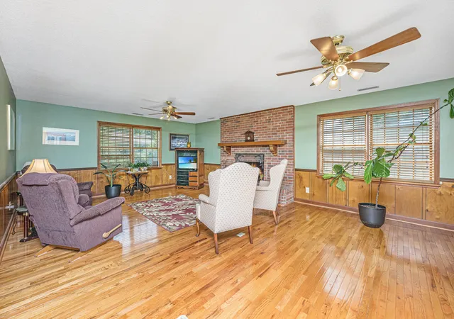 Photo 4 of Single family home for sale at 1259 Robin Rd, Mount Pleasant, SC 29464 | MLS# 26025094 | Listing updated on 2026-09-07
