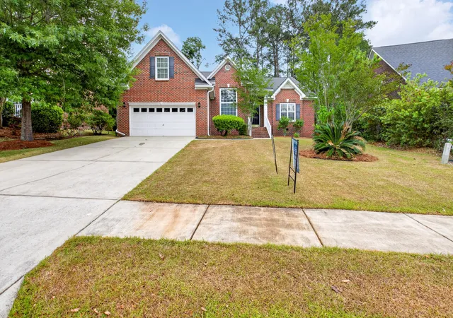 Photo 2 of Single family home for sale at 1015 Blockade Runner Pkwy, Summerville, SC 29485 | MLS# 26027542 | Listing updated on 2026-10-15