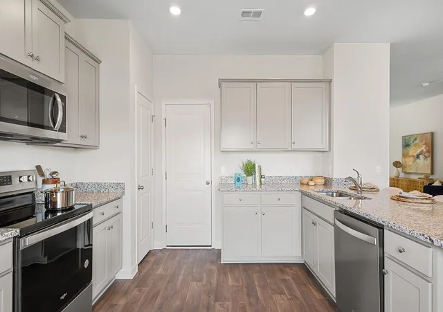 Photo 3 of Single family home for sale at 1077 Laurel Oaks Dr, Summerville, SC 29483 | MLS# 26025092 | Listing updated on 2026-10-05