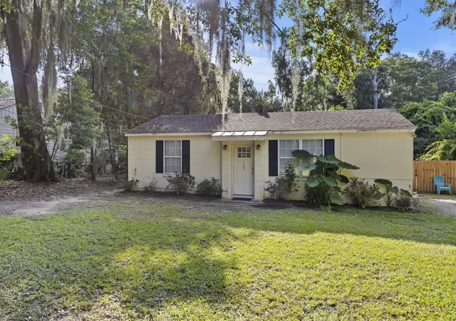 Single family home for sale at 162 James St, Beaufort, SC 29902 | MLS# 26026352