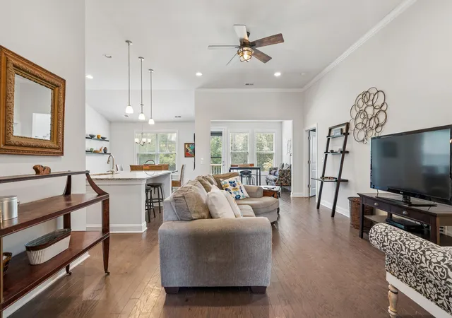 Photo 4 of Single family home for sale at 208 Red Knot Ln, Mount Pleasant, SC 29464 | MLS# 26026484 | Listing updated on 2026-10-25