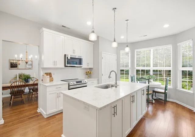 Photo 3 of Single family home for sale at 2735 Four Winds Pl, Mount Pleasant, SC 29466 | MLS# 26026681 | Listing updated on 2026-10-18