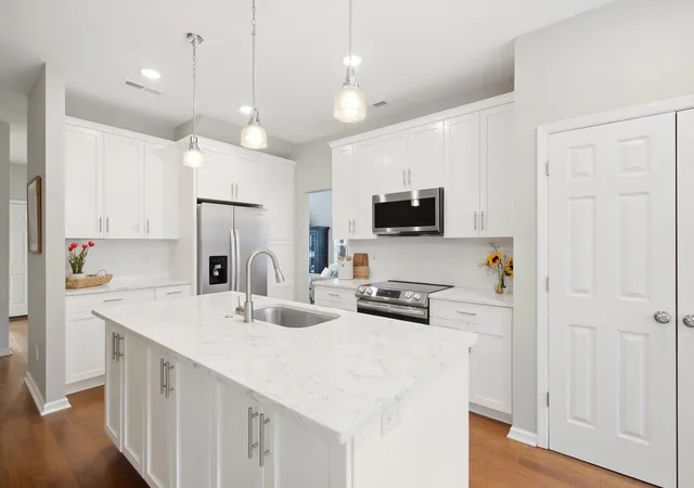 Photo 4 of Single family home for sale at 2735 Four Winds Pl, Mount Pleasant, SC 29466 | MLS# 26026681 | Listing updated on 2026-10-18
