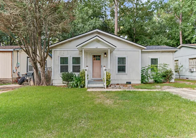 Photo 1 of Single family home for sale at 525 E Richardson Ave, Summerville, SC 29485 | MLS# 26022639 | Listing updated on 2026-09-02
