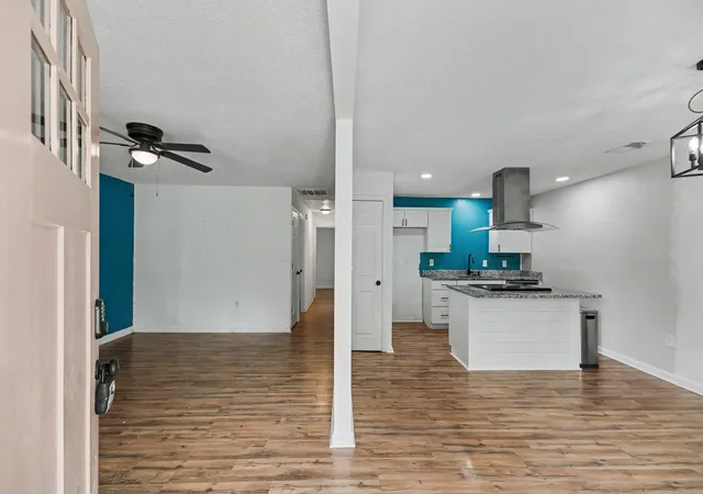 Photo 2 of Single family home for sale at 525 E Richardson Ave, Summerville, SC 29485 | MLS# 26022639 | Listing updated on 2026-09-02