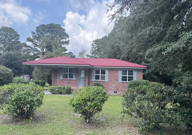 Photo 1 of Single family home for sale at 121 Franklin St, Walterboro, SC 29488 | MLS# 26026536 | Listing updated on 2026-10-16