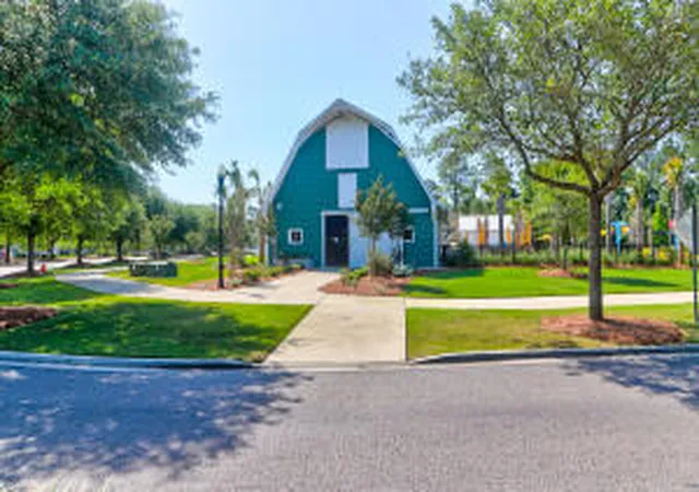 Photo 3 of Single family home for sale at 123 Hewitt St, Summerville, SC 29486 | MLS# 26026040 | Listing updated on 2026-10-15