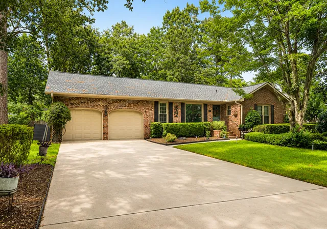 Photo 3 of Single family home for sale at 216 Chessington Cir, Summerville, SC 29485 | MLS# 26024762 | Listing updated on 2026-09-11