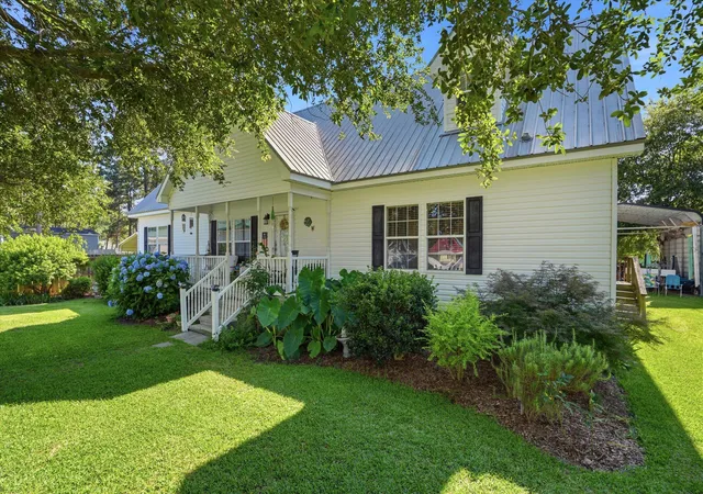 Photo 1 of Single family home for sale at 116 Sparrow St, Bonneau, SC 29431 | MLS# 26025905 | Listing updated on 2026-09-16