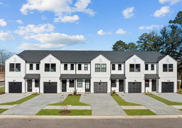 Photo 1 of Townhouse for sale at 5099 Buggs Ln, Summerville, SC 29485 | MLS# 26025313 | Listing updated on 2026-09-08