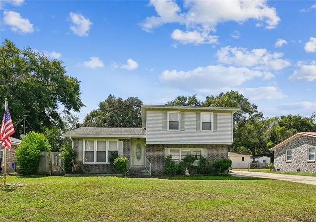 Photo 1 of Single family home for sale at 1263 Honeysuckle Ln, Charleston, SC 29412 | MLS# 26025916 | Listing updated on 2026-09-17