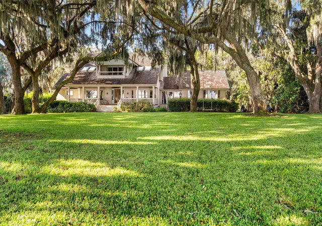 Photo 1 of Single family home for sale at 122 Spanish Point Dr, Beaufort, SC 29902 | MLS# 26025791 | Listing updated on 2026-10-19