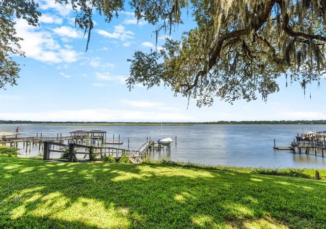 Photo 2 of Single family home for sale at 122 Spanish Point Dr, Beaufort, SC 29902 | MLS# 26025791 | Listing updated on 2026-10-19