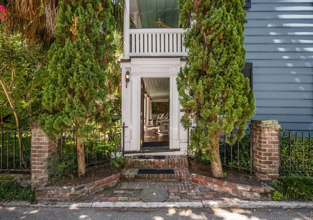 Photo 1 of Single family home for sale at 7 Greenhill St, Charleston, SC 29401 | MLS# 26026198 | Listing updated on 2026-10-27